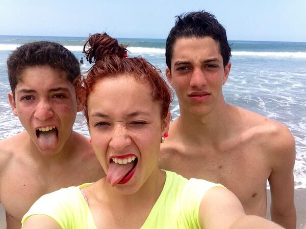 FernyGraciano's tweet photo. En la playita con @donovanfenton y @MaxGraciano http://t.co/AC9K82BHgl