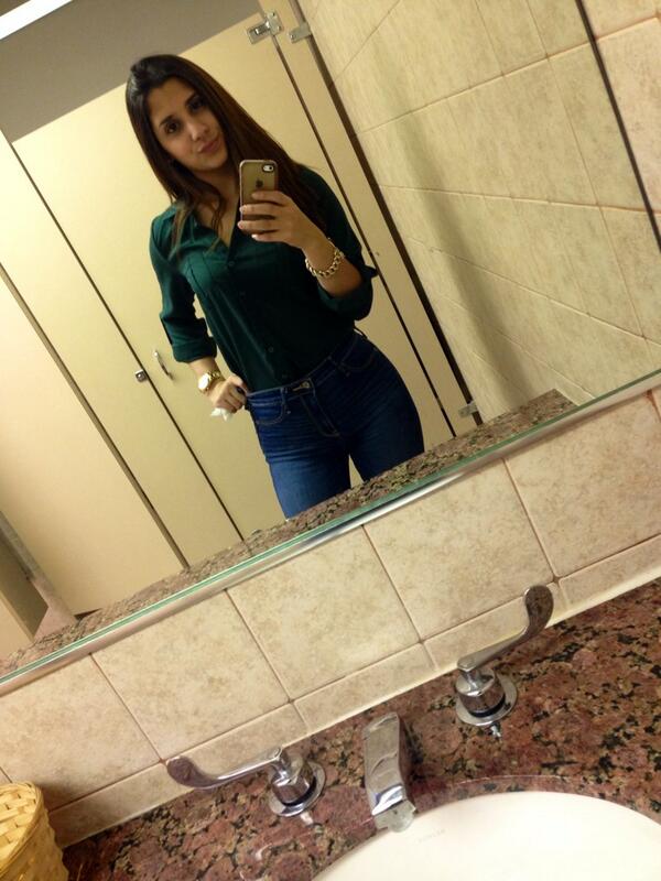 lavissshhh's tweet image. Pretty bored #workflowselfie