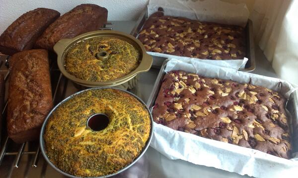 ingeskookkunste's tweet image. @Liskids @ingeskookkunste  is bijna klaar voor koningsdag! Bananenbrood, brownies en pestotomaatbrood...hmmm