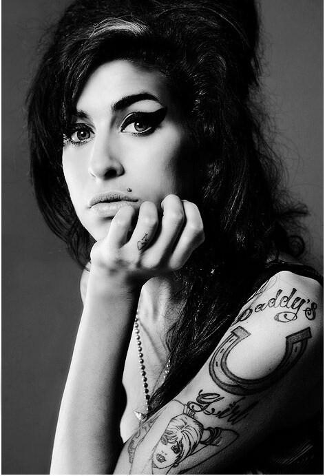 Cazın Kraliçesi;Amy Winehouse.

• Günün Şarkısı; youtube.com/watch?v=V6cB7p… Keyifli dinlemeler! ☺