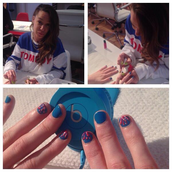 GraziaUK's tweet photo. The lovely @sophynails giving us #DrenchedNails to match our @beatsbydreUK π
π
http://t.co/LXWLSIzb2x