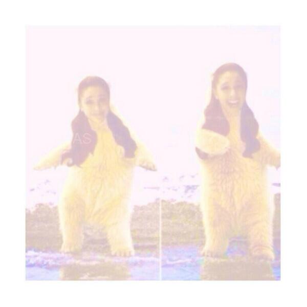 TwerkingArianas's tweet image. RT if your excited for Problem 💕 | #2DaysUntilProblem