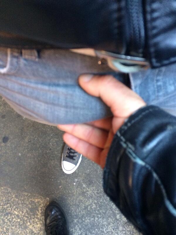 ROGUE_STATUSXXX's tweet photo. #puppy found a #bone #happyhour with @XXXMaxCameron #sfmix #arf 🐶👊💦 http://t.co/yYKPYFmy7c