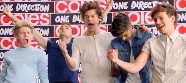 angelicallysad's tweet image. "Niall tweeted a fetus one direction pic"
"Liam tweeted a selfie"
"WWAT starts today"
"The boys are together again"