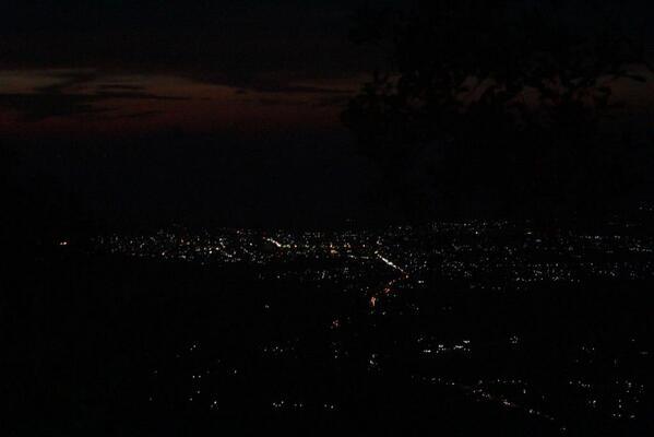 DebyPriscilia's tweet photo. Pemandangan kota #Singkawang dari puncak #Gunung #Poteng... :)) @VanyaHamdani &amp; @DianaLaoZi http://t.co/9k9mhVRouK