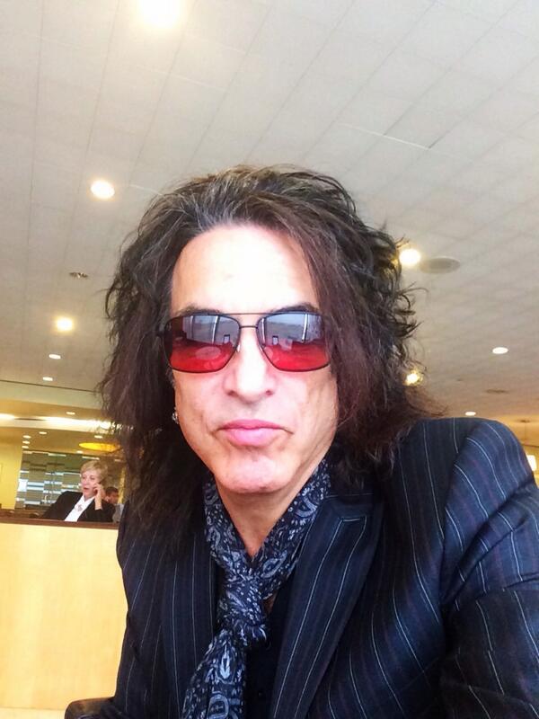 PaulStanleyLive's tweet photo. Selfie! At the airport on way to big night in San Fran. http://t.co/UYsvKHxglz