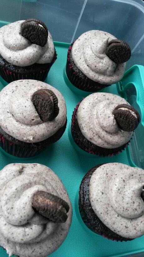 Gourmetlicious_'s tweet photo. Oreo cupcakes my fave so far http://t.co/9op8bAlUbA