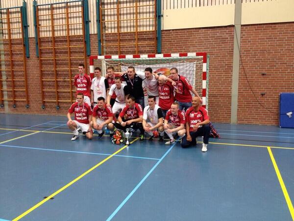 Urk toont klasse!!! <a href="/SVURK/">Sportvereniging Urk</a> naar finale van de beker en <a href="/zvvurk/">ZVV Urk</a> pakt de beker! #100%Urk