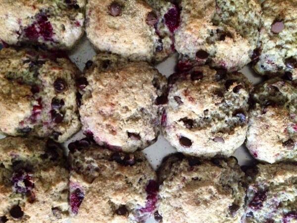 loumusac's tweet image. Now these turned out nice #veganmuffins #raspberrychocolate #nondairy