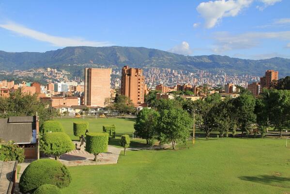 camelo96's tweet photo. #felizsabadocolombiaquerida  a los estudiantes de la @UnacColombia http://t.co/xGX9yiyDKf