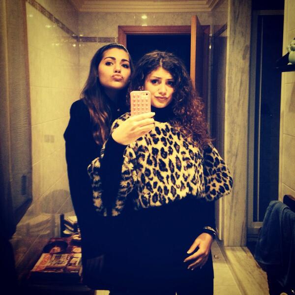 JiuliaS96's tweet photo. #withmygirl #BFF #mymakeupartist #beforegoingout #lovethispic #feltsoexcited #happy #fun http://t.co/k8KQdCxYKf
