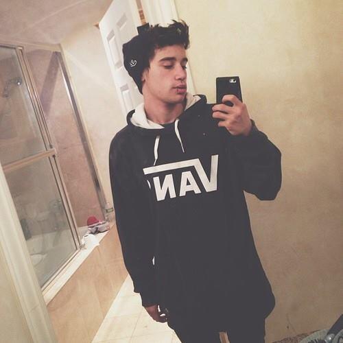 Emmi_Woods's tweet photo. My other half:))) #lukebrooks @luke_brooks #sunshine http://t.co/8bNW7gWnvg