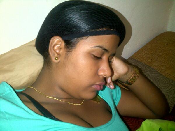 Pamelitahcotize's tweet photo. Nunca me avia sentido haci sola y triste aqui en mi cama..!! http://t.co/J3Lk9zjqcS