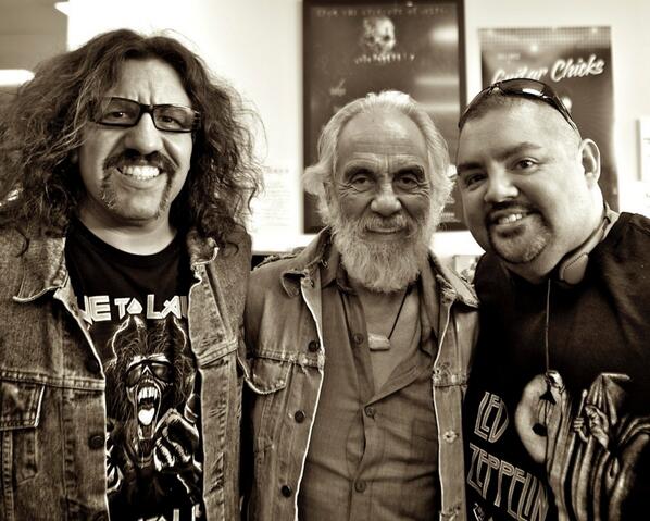 MARTIN MORENO on X: "#Weeeeeee Rt "@fluffyguy: Look, it's Scruffy, Puffy &  Fluffy @Martincomic @tommychong @FluffyGuy RT this great pic  http://t.co/YFXW9vI4YY”" / X