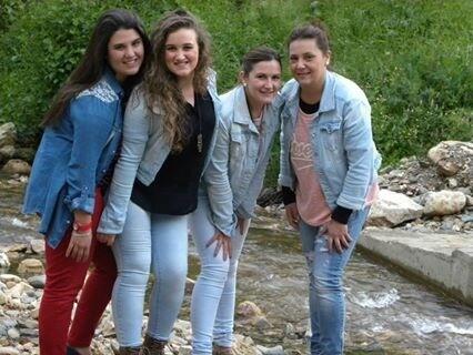 LetiArrate's tweet photo. Tardecita con @tamiff17 @Martaff180990 @miryam2889 Cuando repetimos¿ http://t.co/Od7ZPV9gLv