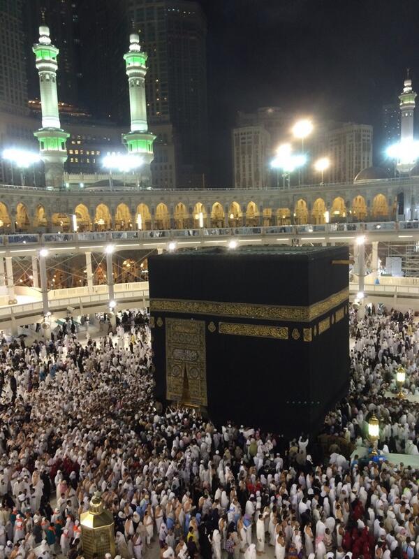 levent_sahin's tweet photo. I'm at Al-Masjid Al-Haram | المسجد الحرام (Makkah, Makkah Province) w/ 3 others http://t.co/q4dV6t8u50 http://t.co/cCF7MDWrIp