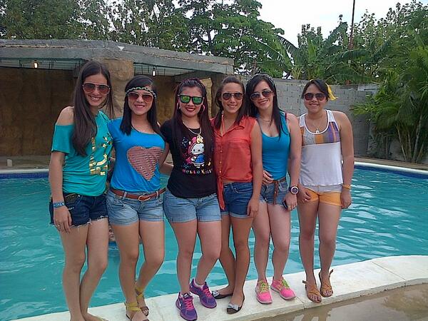 virginiamerchan's tweet photo. @NaiiMontilla @nailibeth1 @navaluisa @MaribiDc #AMIGAS <3 http://t.co/GUPLX4x8Ru