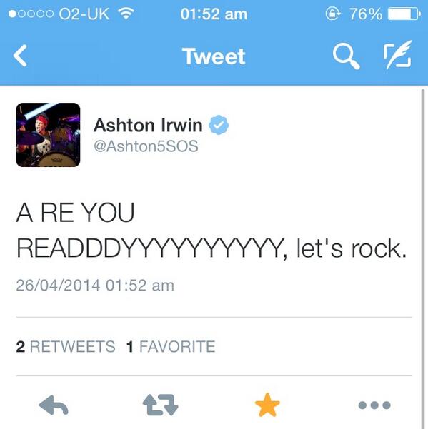 haz_staz's tweet image. @Ashton5SOS #firstfavourite @5SOS 😎