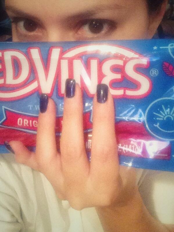 KatzannY's tweet photo. My Fri happiness brought to you by Red Vines and chilled Sauvignon Blanc http://t.co/QRDUMmO56u