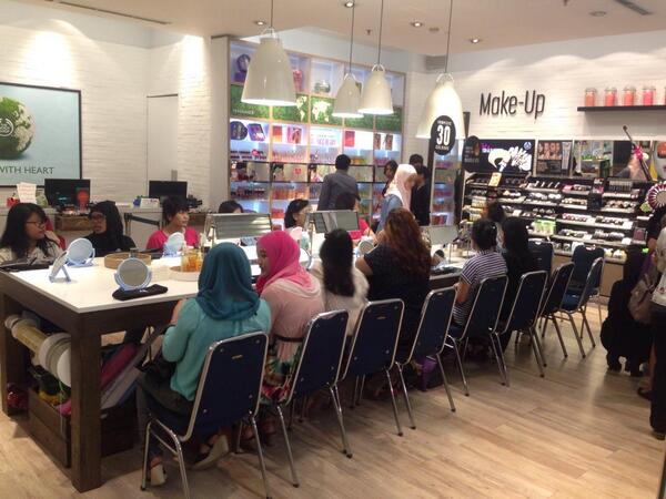 :* RT <a href="/AyuKee/">Amelia Ayu Kinanti</a>: Beauty class program <a href="/Yahoo_ID/">Yahoo Indonesia</a> and @TheBodyShopIndo