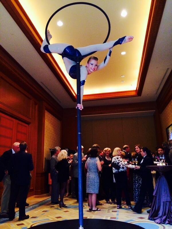 ElevatePerforms's tweet image. Our aerialist performing on our custom made free standing Lyra tonight at a corporate event