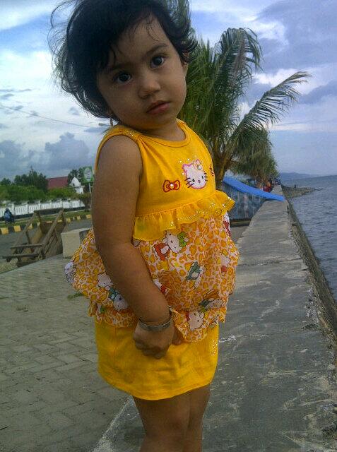 srisna634's tweet photo. Pantai mandra bersama putri jelita.. http://t.co/LcHqr1Ohxv