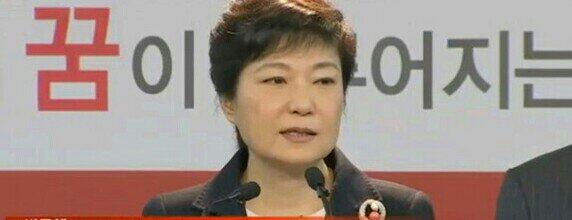 국민빼곤 다 번뇌라고? 너한테 국민이 어딨어? 권력욕과 니 아비에 대한 추앙으로 대한민국을 박정희 근혜왕국으로 만드는 욕심으로만 가득하지. 쌍년아!