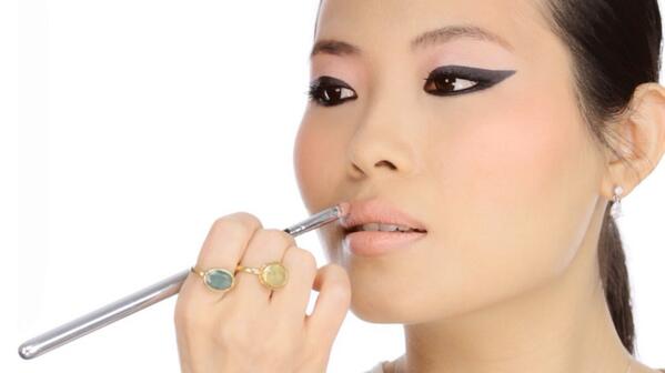 Graphic Liner for all Eye Shapes > youtu.be/fNFNWb-EfXI?a