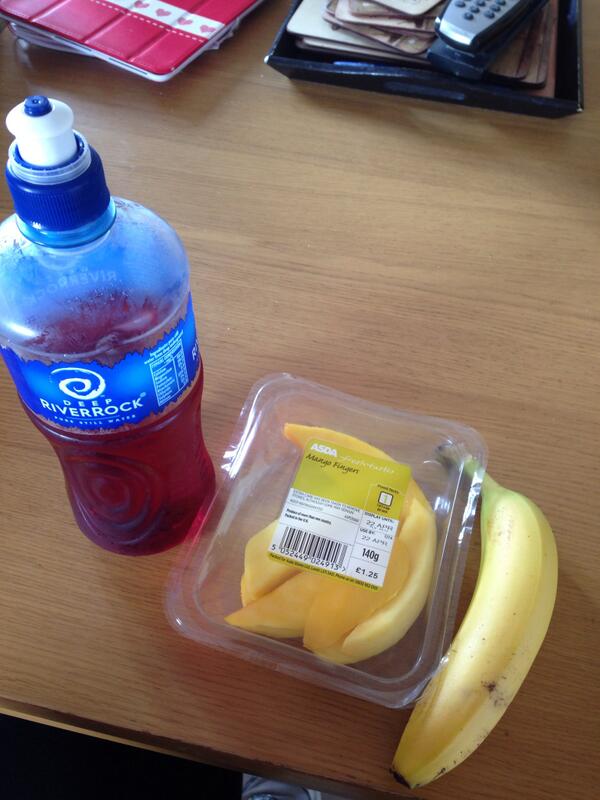 AnnaCF88's tweet image. Fruit before I go meet @sazzle182 for a walk #WW #ActivityPoints #letsgo
