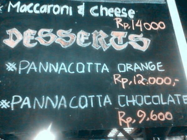 Cobain dessertsnya juga ....