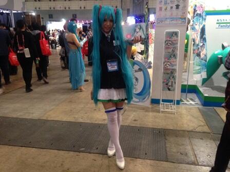 ファミリーマート در توییتر ニコニコ超会議３ ファミリーマートブースでは ファミリーマートユニフォームを着たミクさん店員が皆さんをお出迎えしちゃいます う ん カワイイ Http T Co Iq2ba6cjdw Http T Co Fvnths9a8n