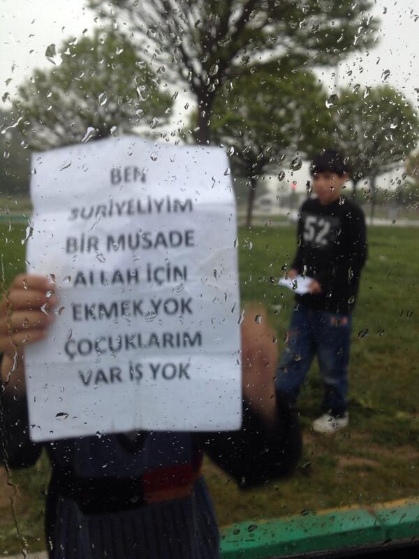 Bu hiç iyi değil. Bu çocuklar üzerinde ne yazdığını bile bilmiyor ....UN..AB..ABD ...biliyor