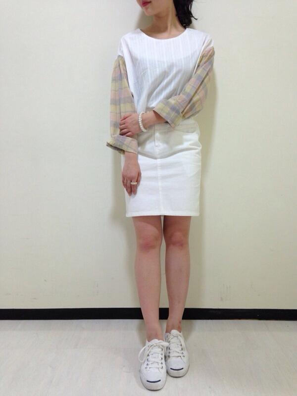 kastane_'s tweet photo. 【STYLING】
イチオシ!スタイリングは
『WHITEカラーのタイトスカート合わせ』
ボリューミーなトップスにはタイトなシルエットのボトムスを合わせましょう♪
#CHECKPeople http://t.co/BemPkH8I4X