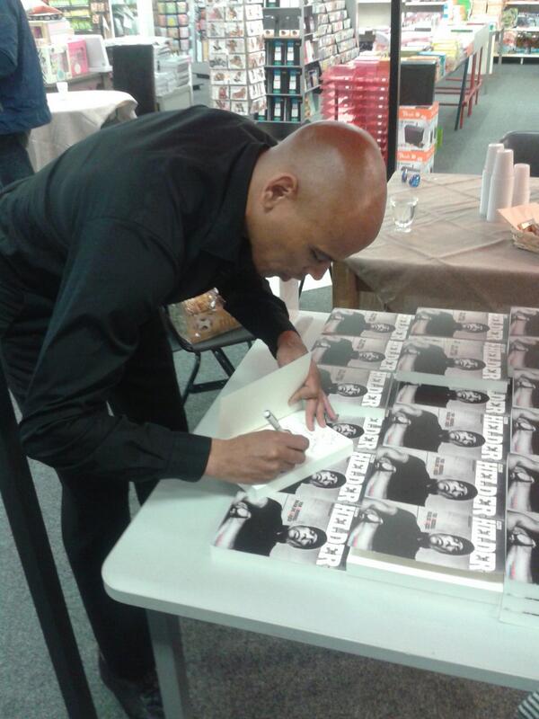 HJGroenevelt's tweet photo. Glenn Helder signeert zijn boek in random Leeuwarden.  Leerbedrijf van roc Friese Poort http://t.co/SMReHNJaEQ