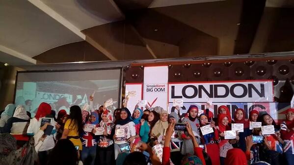 SimpleBizNet's tweet photo. Rekognisi manager di #SBNLondonCalling http://t.co/t9vxfupnbN