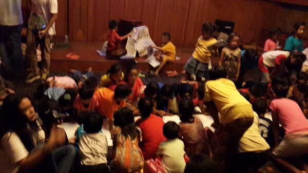 Anak2 menggambar cita2 nya masing2 :) <a href="/AksosBuTek2014/">Aksos Budaya-Teknik</a> <a href="/kuksafibUI/">KUKSA FIB UI</a>