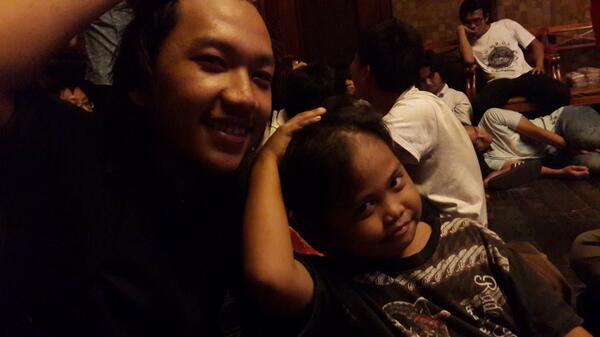 <a href="/BernhardEko/">Bernhard Eko H</a> bersama Hendra ☺ akhirnya saudara yg terpisah ditemukan lagi... <a href="/AksosBuTek2014/">Aksos Budaya-Teknik</a> <a href="/kuksafibUI/">KUKSA FIB UI</a>