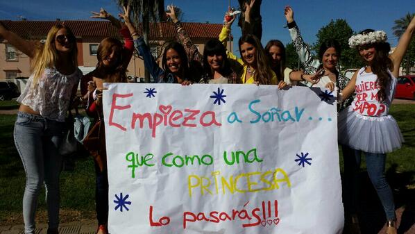 AngiGG's tweet image. Comienza un gran finde!!   @Anitads85 @Ablamatblanco @Teresarodtor @stefani_rr @anitapineapple @sarasevrom