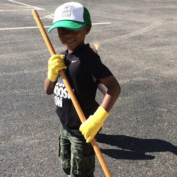 1937Project's tweet photo. Young and old serve together at the second annual #1937 Project! http://t.co/uImXla8J5E