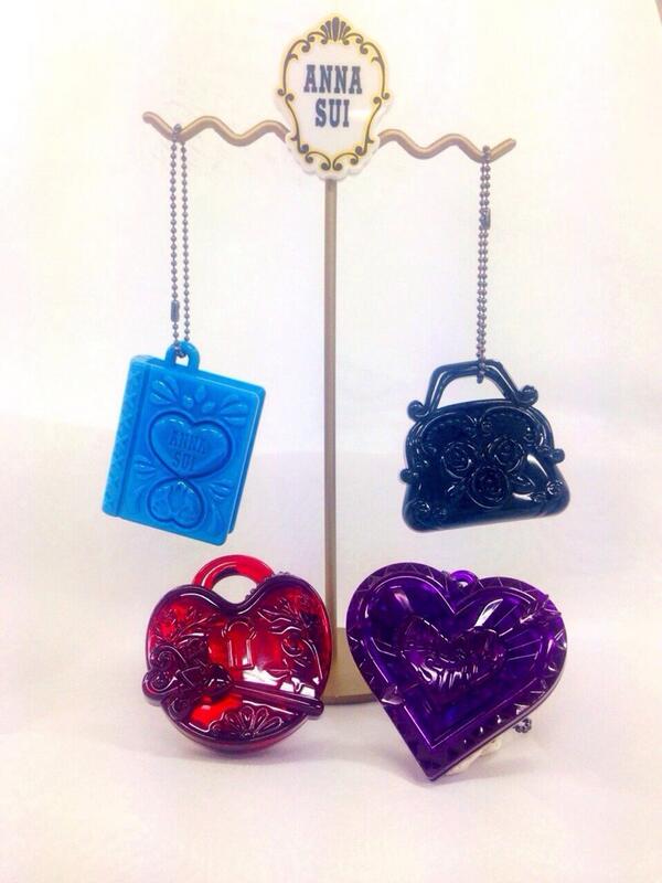 Anna Sui Cosmetics 4つのハッピーモチーフの キュートなアイシャドウケース あなたなら どのケースにどんなカラーをいれる 5 1新発売 Http T Co Cpwrrfisir