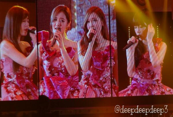 [PIC][26-04-2014]Hình ảnh mới nhất từ Tour diễn vòng quanh Nhật Bản thứ 3 - "LOVE&PEACE" của SNSD BmJ6RMyCAAAfniM