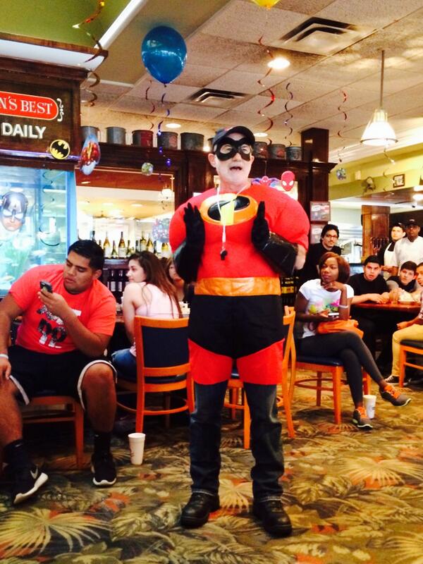 alyssasuarez19's tweet image. our general manager is better than yours! #pap2