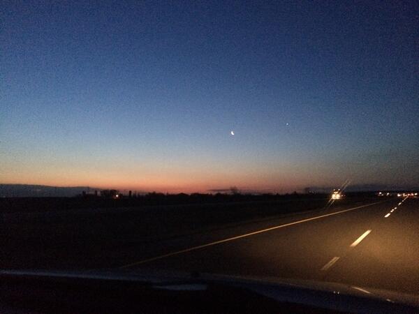 rosepose1234's tweet image. Raceday morning #moonisout #sunrise #rollbirds @isutribirds @ISUSportClubs