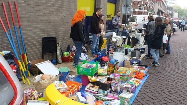 sw3lbp's tweet image. #ea595 staat vandaag op de #kleedjesmarkt tijdens #Koningsdag, een zakcentje verdienen voor het zomerkamp. #scouting