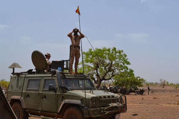 eutmmali1's tweet photo. #eutm #mali La fuerza de protección española asegura zonas de entrenamiento en las localidades de Kati y Koulikoro. http://t.co/dlH3TDcHdP