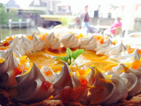 Koninklijk geschenk aan onze pastry points! Komt u ook een overheerlijke punt koningstaart proberen?