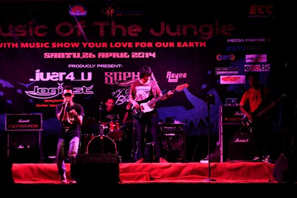 BiofairUAJY2014's tweet photo. Penampilan dari B.A.D http://t.co/M4V40TROIe