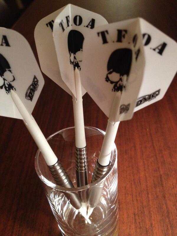 BarSTRIGO_himu's tweet photo. 久々の環境に。某有名ダーツショップの店長から頂いたダーツをおろしました。
フライトは多分、7年程前のもの。 http://t.co/R1J5VaHHW8