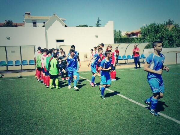 Gran detalle del <a href="/OturaCF/">Otura C.F.</a> ha nuestros infantiles por el ascenso conseguido la pasada jornada. 
#SomosArenas