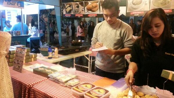 Yukkk, Cyiin RT <a href="/spiceandspaces/">Spice and Spaces</a>: jgn sampe lupa ya nyobain menu andalannya belahdoeren, pancake durian! #SSarea #BCN6